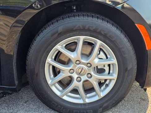 Used 2023 Chrysler Pacifica Touring-L FWD image 17