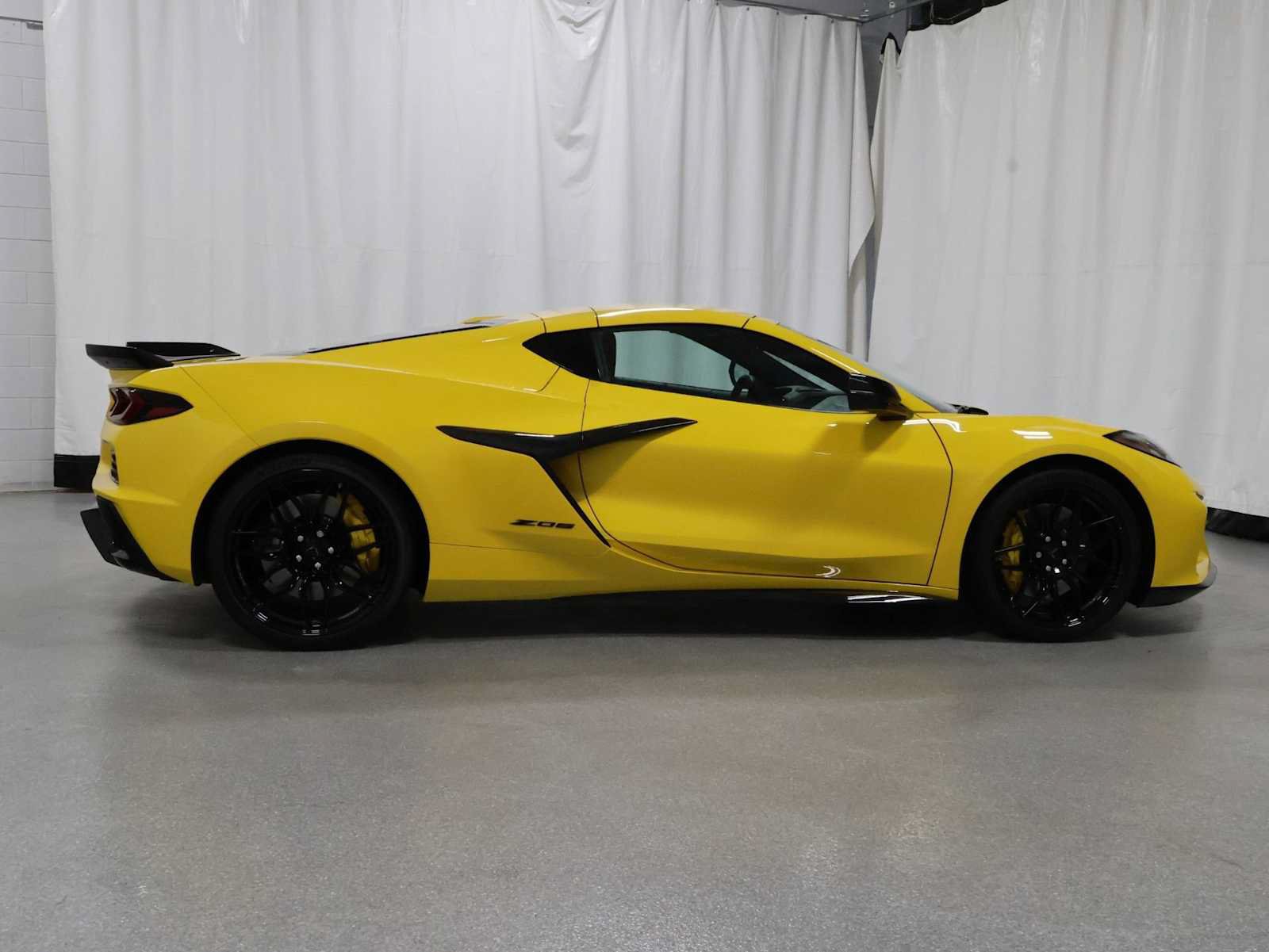 Used 2026 Chevrolet Corvette Z06 RWD image 10