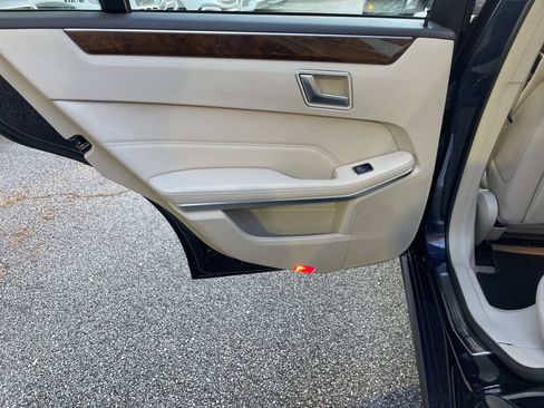 Used 2014 Mercedes-Benz E 350 Sedan image 41