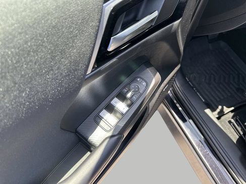 Used 2025 Mitsubishi Outlander ES FWD image 14