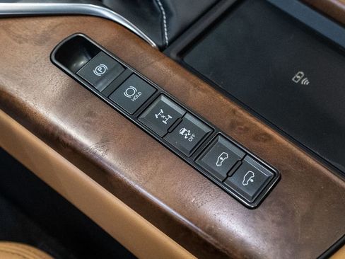 Used 2023 Lexus LX 600 4WD w/ Luxury Package image 23