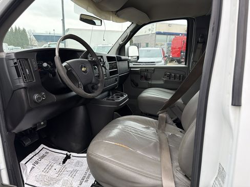 Used 2010 Chevrolet Express 2500 image 11