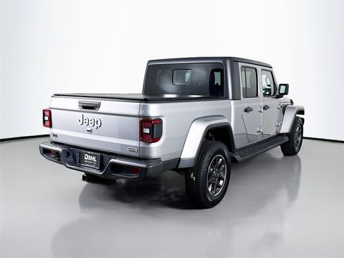 Used 2020 Jeep Gladiator Overland AWD/4WD image 13