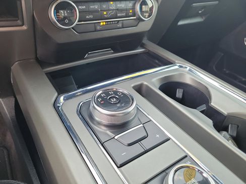 Used 2020 Ford Expedition XLT w/ Equipment Group 201A AWD/4WD image 30