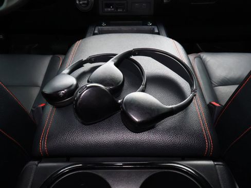 Used 2021 Nissan Titan PRO-4X w/ Pro-4x Convenience Package image 15