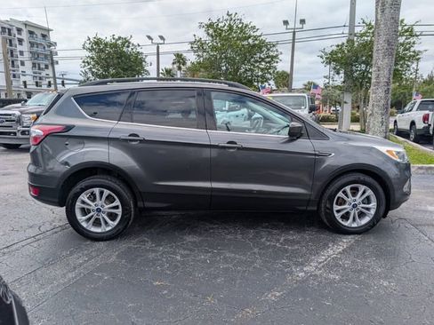 Used 2018 Ford Escape SE image 8