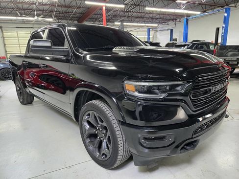 Used 2020 RAM 1500 Limited w/ Black Appearance Package AWD/4WD image 3