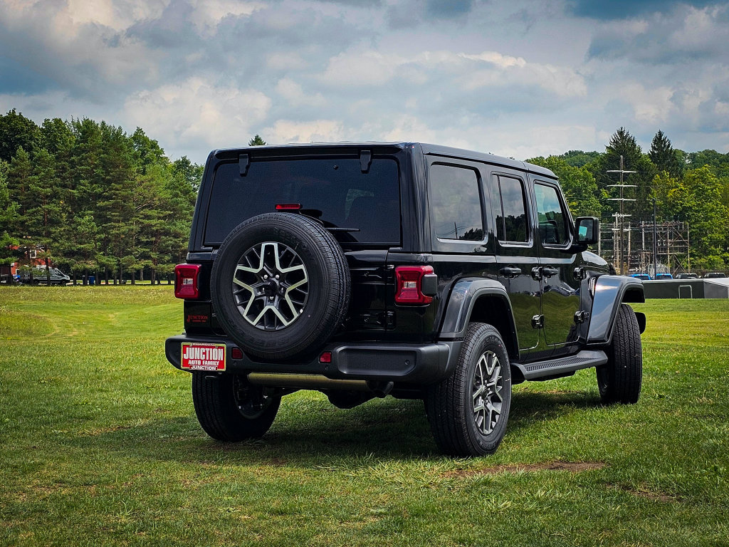 New 2026 Jeep Wrangler Unlimited Sahara AWD/4WD image 3