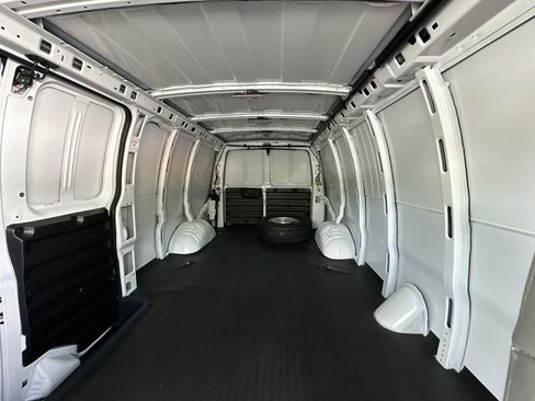 New 2026 GMC Savana 2500 Extended RWD image 22