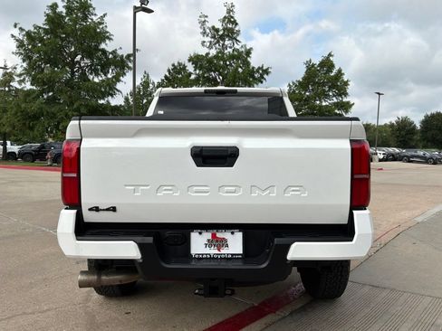 Used 2025 Toyota Tacoma TRD Off-Road AWD/4WD image 7