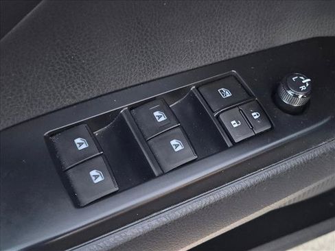 Used 2019 Toyota Camry SE w/ Carpet Mat Package FWD image 13