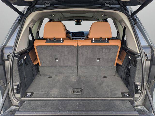 Used 2023 BMW X7 xDrive40i w/ Parking Assistance Package AWD/4WD image 10