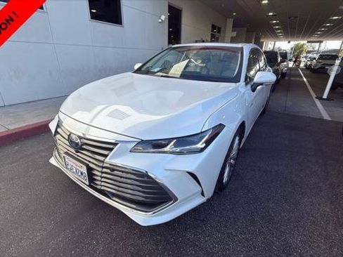 Certified 2019 Toyota Avalon Limited w/ Advanced Safety Package FWD image 1