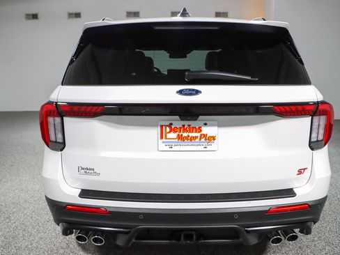 Used 2025 Ford Explorer ST AWD/4WD image 8