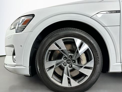 Used 2022 Audi e-tron Premium w/ Convenience Plus Package image 12