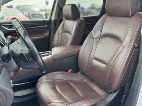 Used 2018 Buick Enclave Avenir image 12