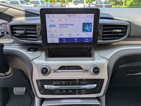 Used 2023 Ford Explorer XLT w/ Equipment Group 202A AWD/4WD image 11