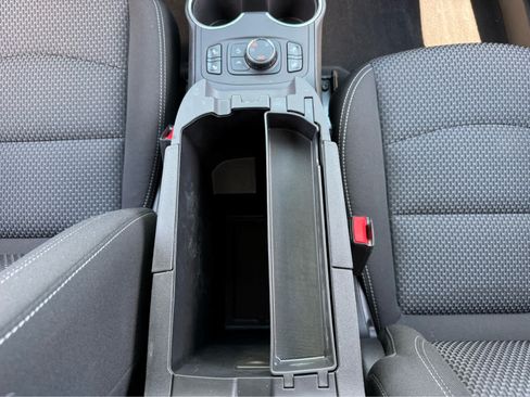Used 2023 GMC Terrain SLE w/ Driver Convenience Package AWD/4WD image 33