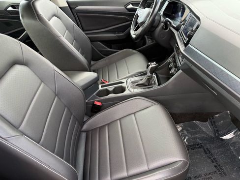 Used 2024 Volkswagen Jetta SE FWD image 31