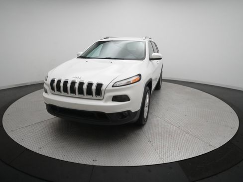 Used 2016 Jeep Cherokee Latitude w/ Cold Weather Group image 31