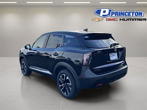 Used 2025 Nissan Kicks SV image 5