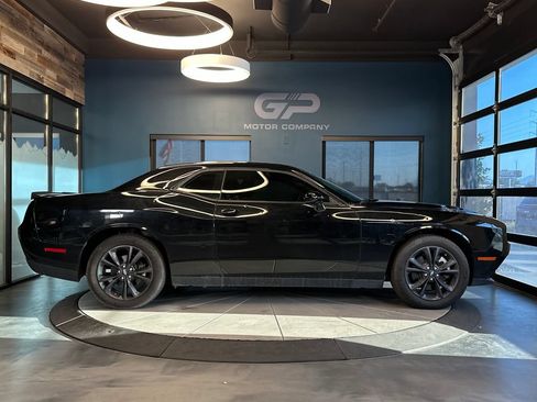 Used 2022 Dodge Challenger SXT w/ Blacktop Package AWD/4WD image 2