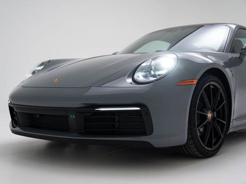 Used 2024 Porsche 911 Carrera w/ Premium Package image 13