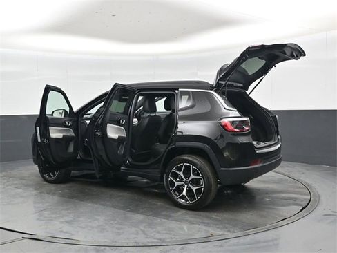 New 2026 Jeep Compass Limited w/ Mopar Graphics Package image 47