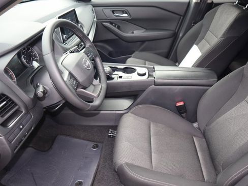 Certified 2023 Nissan Rogue SV image 16