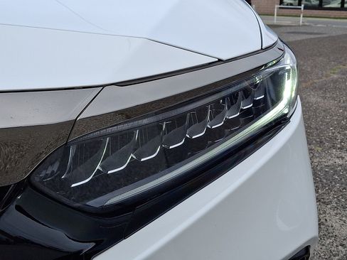 Used 2022 Honda Accord Sport image 9