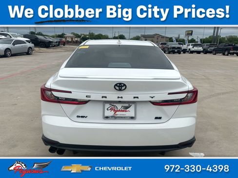 Used 2025 Toyota Camry SE w/ Convenience Package image 4