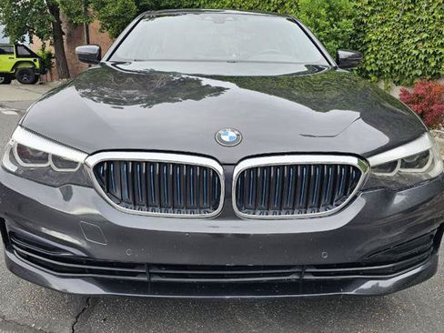 Used 2019 BMW 530e xDrive w/ Convenience Package AWD/4WD image 2