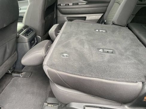 Used 2025 Nissan Pathfinder SV AWD/4WD image 32