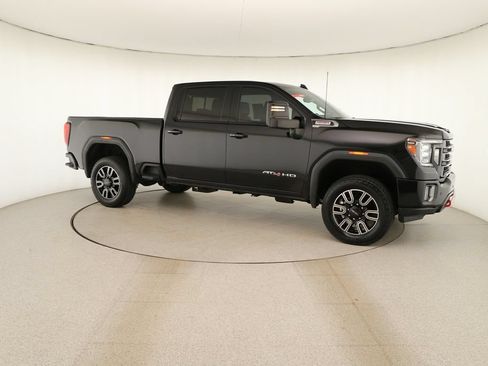 Used 2022 GMC Sierra 2500 AT4 w/ AT4 Premium Plus Package AWD/4WD image 9