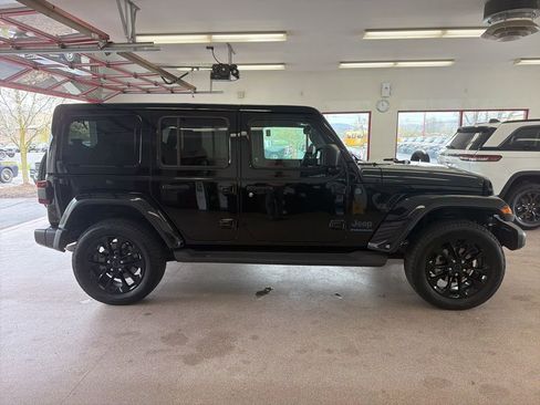Certified 2025 Jeep Wrangler Unlimited Sahara AWD/4WD image 29