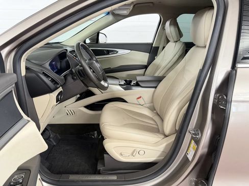 Used 2020 Lincoln Nautilus Premier w/ Equipment Group 101A AWD/4WD image 12