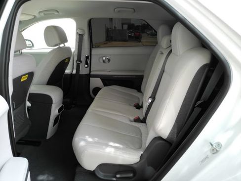 Used 2022 Hyundai Ioniq 5 SEL w/ Cargo Package RWD image 17