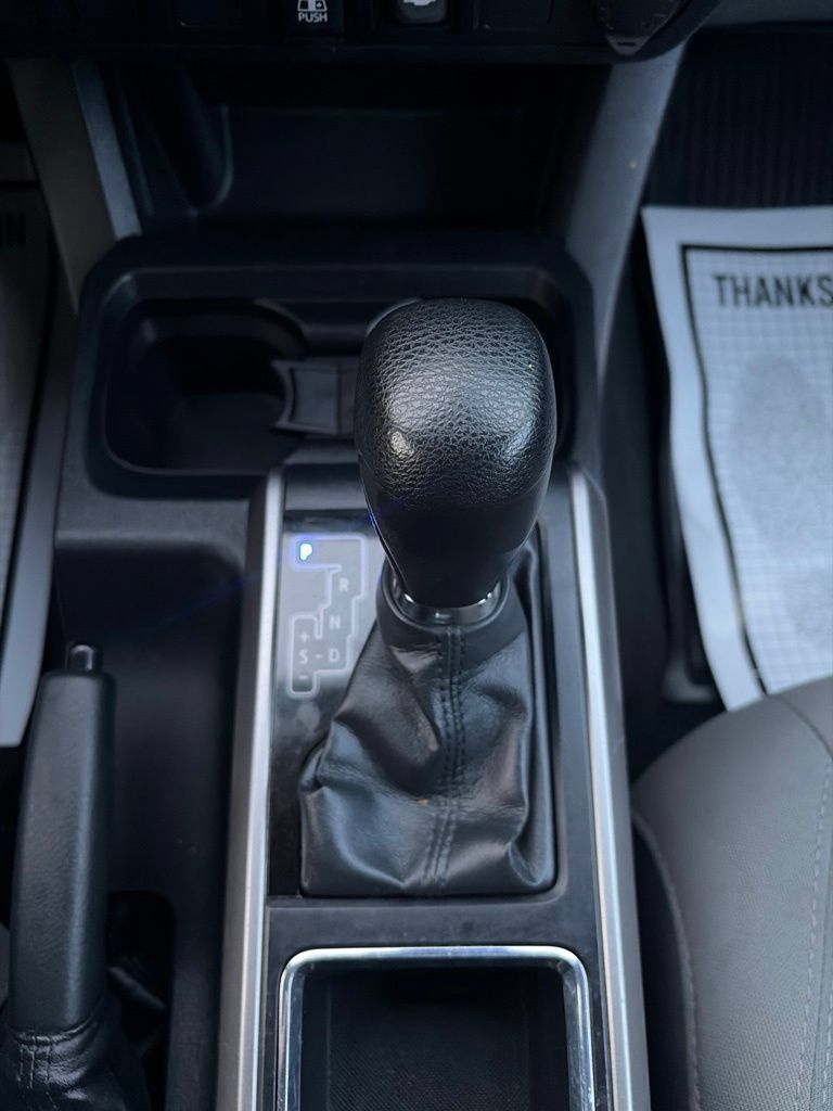 Used 2019 Toyota Tacoma SR5 AWD/4WD image 29