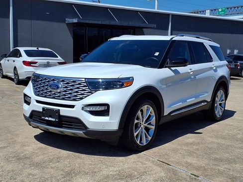 Used 2023 Ford Explorer Platinum RWD image 3