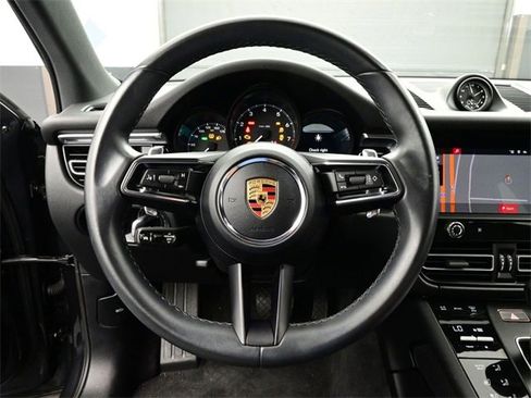Used 2023 Porsche Macan image 10