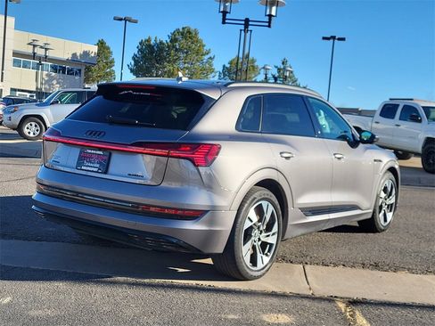 Used 2022 Audi e-tron Premium w/ Convenience Plus Package image 4