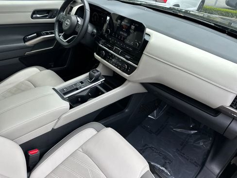 Used 2022 Nissan Pathfinder Platinum w/ Cargo Package FWD image 17