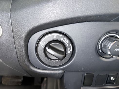 Used 2024 Nissan Frontier SV w/ Technology Package image 28