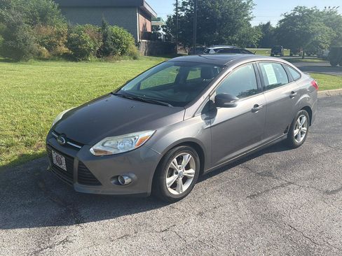 Used 2012 Ford Focus SE FWD image 2