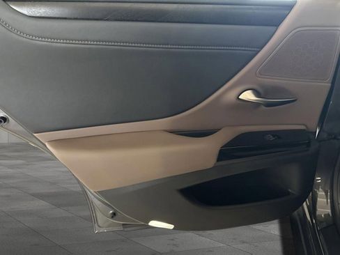 Certified 2025 Lexus ES 350 w/ Premium Package image 26