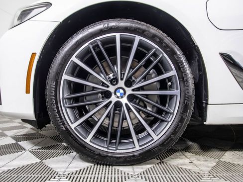 Used 2021 BMW 530e w/ Convenience Package image 39