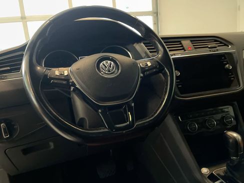 Used 2019 Volkswagen Tiguan SE w/ Panoramic Sunroof Package image 14