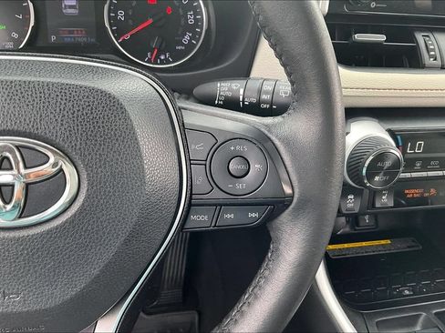 Used 2020 Toyota RAV4 XLE Premium FWD image 12