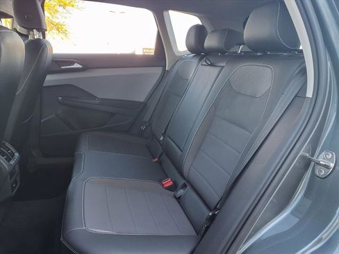 Certified 2022 Volkswagen Taos SE image 10