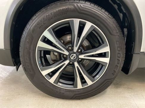 Used 2017 Nissan Rogue SL w/ SL Premium Package image 19